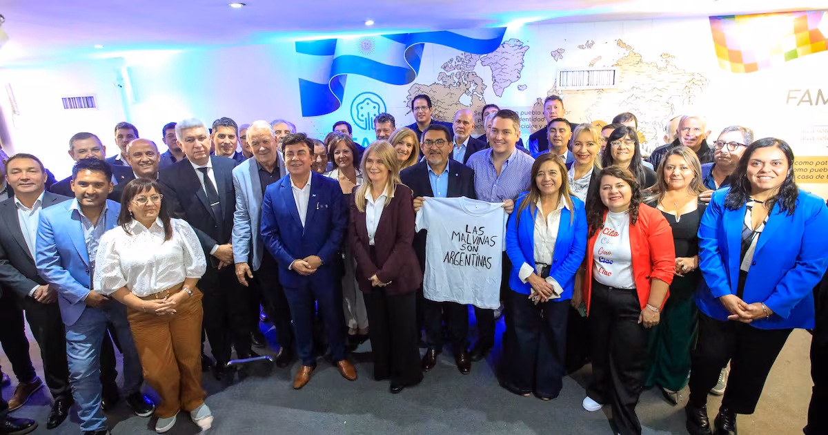 Fernando Espinoza, reelecto al frente de la Federación Argentina de Municipios en una asamblea con más de 500 intendentes