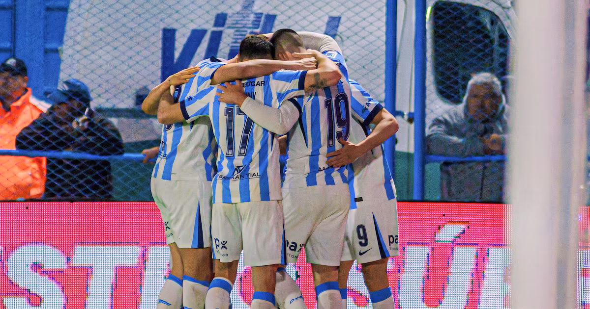 Racing, con debut de Chirola Romero como DT interino, venció 2-1 a Estudiantes de Río Cuarto en Córdoba