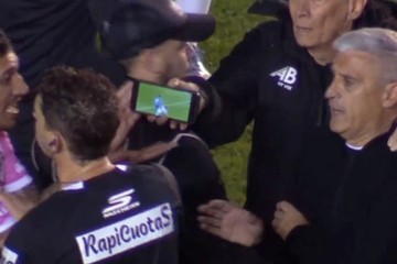 All Boys-Godoy Cruz: polémica en Floresta por un arbitraje cuestionado y un supuesto “VAR casero”