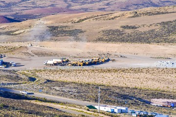 Santa Cruz levantó las clausuras en Cerro Negro y busca asegurar empleo local con mesas de trabajo