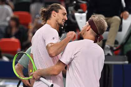 Davidovich Fokina venció a Zverev y va por la corona en Shanghái