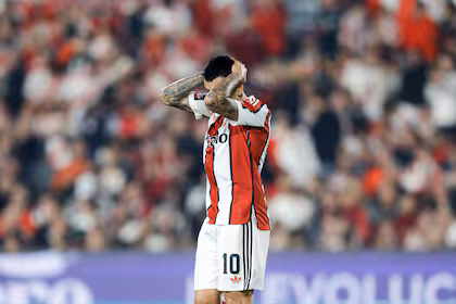 Huracán le ganó 2-1 a River en el Monumental, cortó la racha de Ponzio y dejó al equipo fuera de los ocho