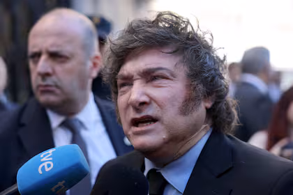 Milei tensiona a la prensa en Madrid tras acto de la Nueva Economía Fórum