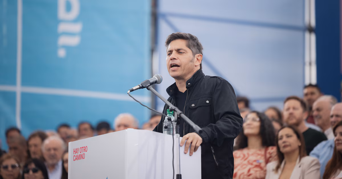 Kicillof afianza su ruta presidencial y se distancia de CFK, mientras persiste la idea de un acuerdo interno para 2027