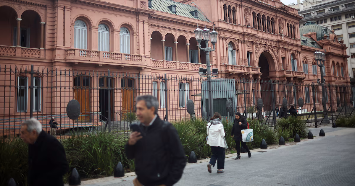 El Gobierno presentó un plan de retiro voluntario para empleados de la Administración Pública Centralizada
