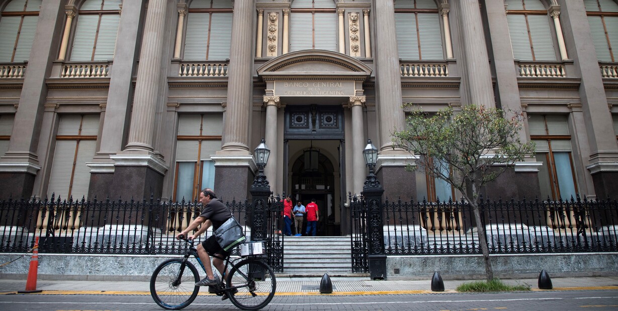 Demanda de dólares en septiembre: privados adquirieron US$ 3.410 millones y las reservas del BCRA caen a US$ 46.092 millones
