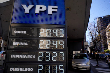La inflación baja, pero el precio del petróleo mantiene la presión sobre los combustibles