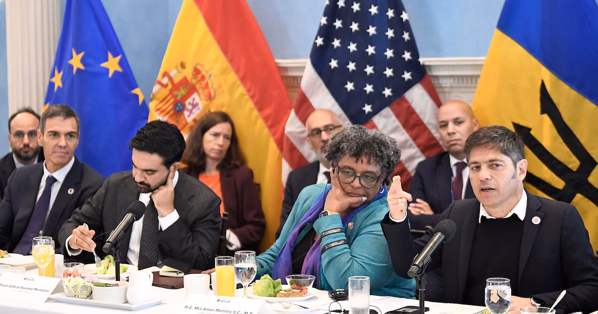 Kicillof acelera su perfil internacional: mira a China y al Papa mientras afina su proyección presidencial