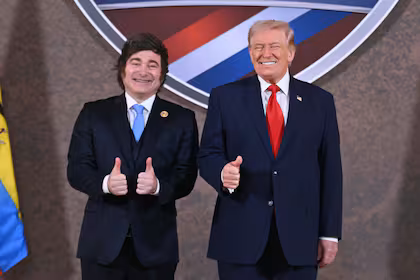 Milei viaja a Washington para disertar, recibir un premio y reforzar su respaldo a Trump en la campaña