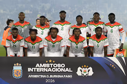 Burkina Faso llegó al Monumental con un plantel mayormente juvenil tras un viaje caótico y se fue hacia la madrugada