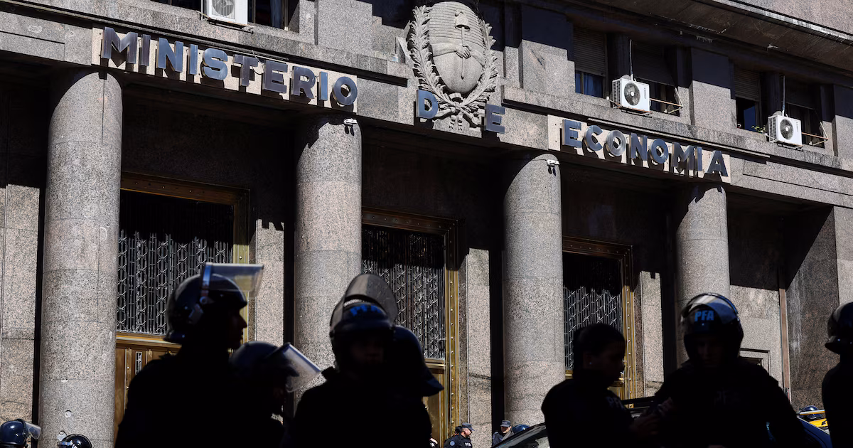 Deuda pública de la Administración Central sube 0,35% en septiembre; analiza valuaciones, moneda y FMI
