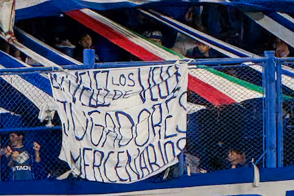 Cinco goles, tensión y triunfo: Vélez vence 3-2 a Tigre tras protesta de la barra