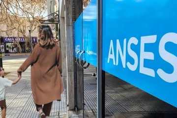 El Presupuesto propone quitar la actualización automática de la AUH y de las asignaciones familiares