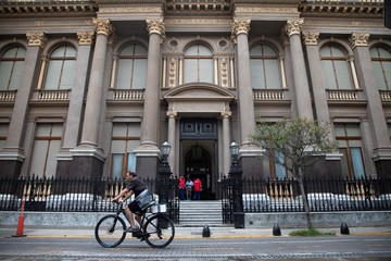 Mercado estima recesión en el tercer trimestre y inflación de 1,9% para septiembre, según REM del BCRA