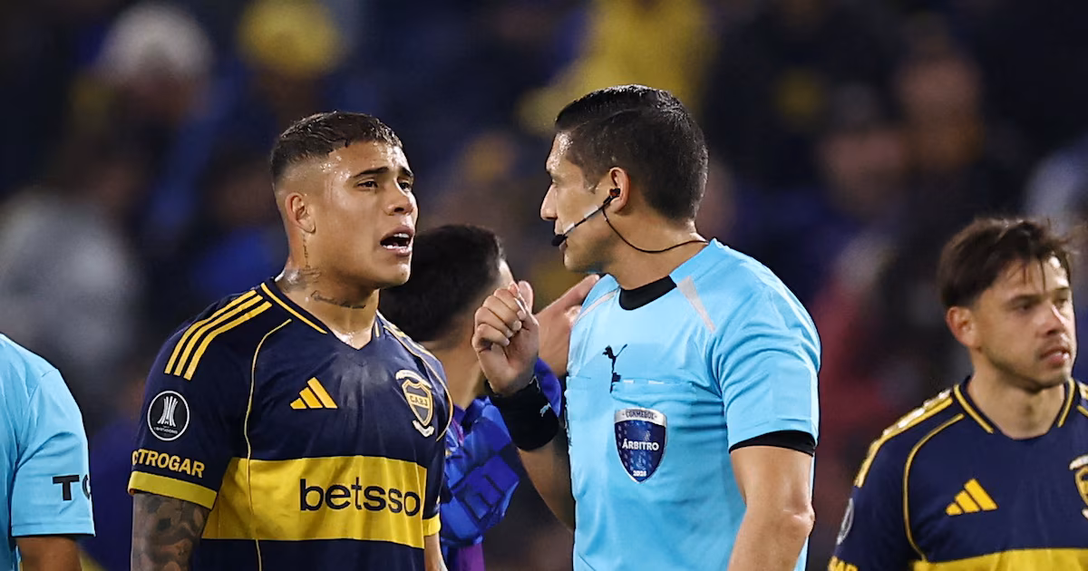 Valenzuela dirigirá Boca-Vasco en Maracaná: dos antecedentes polémicos y un penal no concedido a Cavani