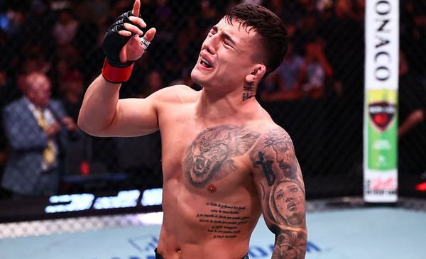 Prado vence a Bonfim en el primer asalto y potencia su camino en la UFC