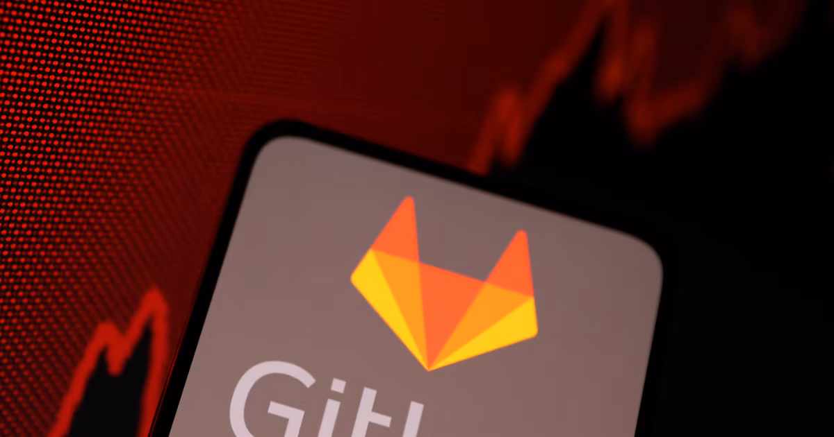 GitLab corrigió una falla crítica en AI Gateway que podría haber permitido tomar el control del sistema
