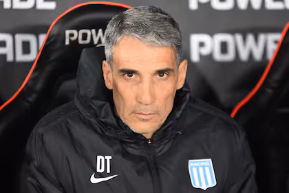 Racing profundiza su crisis: derrota 2-1 ante Huracán y Vojvoda defiende su ciclo