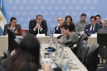 Torrendell defiende la gestión educativa ante Diputados y acusa a rectores de “acuerdo de casta”