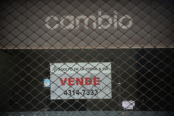 El 30% de las casas de cambio que había hace cuatro años persiste tras la doble régulación y la salida del cepo