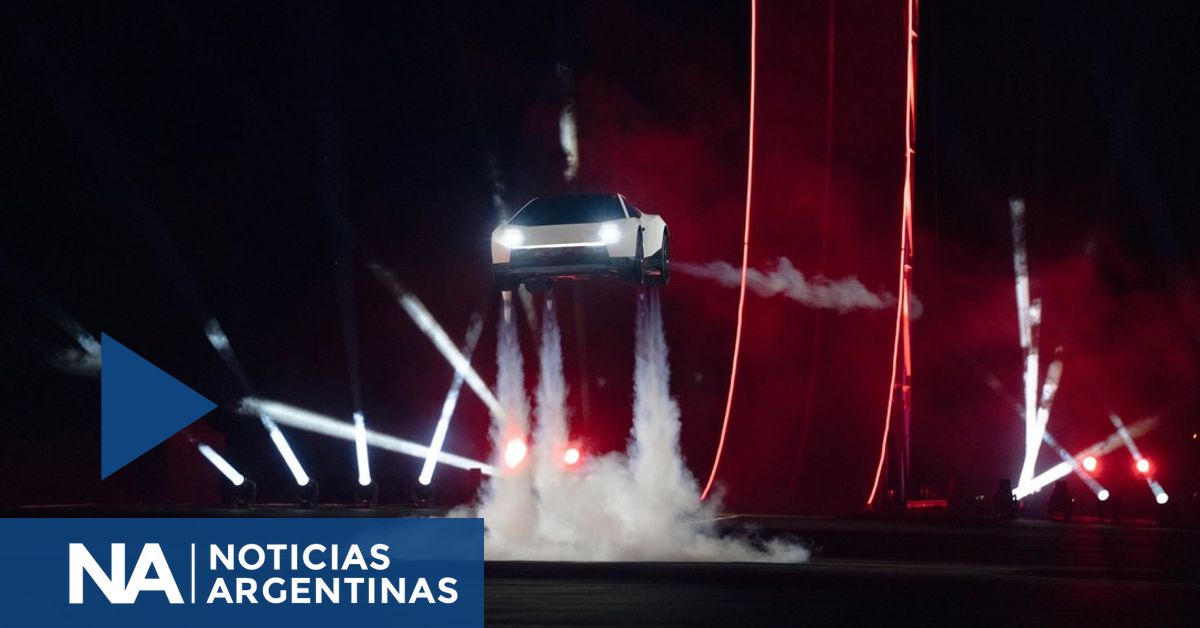Tesla muestra un Roadster con capacidad de vuelo y acrobacias, según Musk