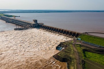 Con El Niño en alza, Yacyretá abre compuertas y baja el costo de la energía para Argentina