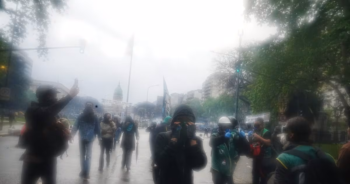 Represión policial en el Congreso durante la Marcha Federal Universitaria dejó heridos y tensiones políticas