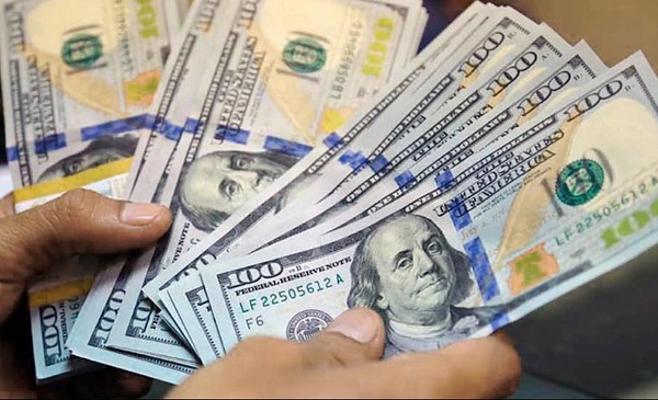 Dólar oficial sube al inicio de la semana; el blue y los financieros también se mueven