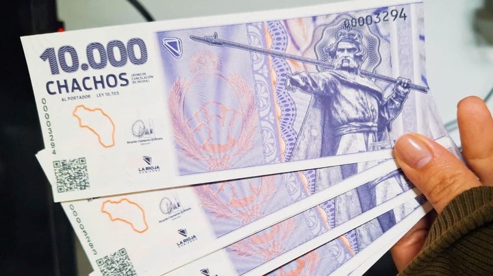 El gobierno de Quintela promociona la cuasimoneda “Chacho” en la Feria de Turismo y genera debate