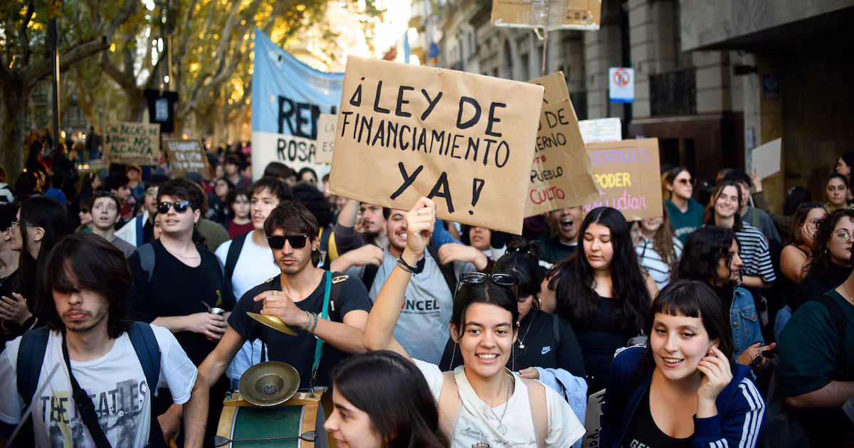 La demora como forma de poder en la financiación universitaria