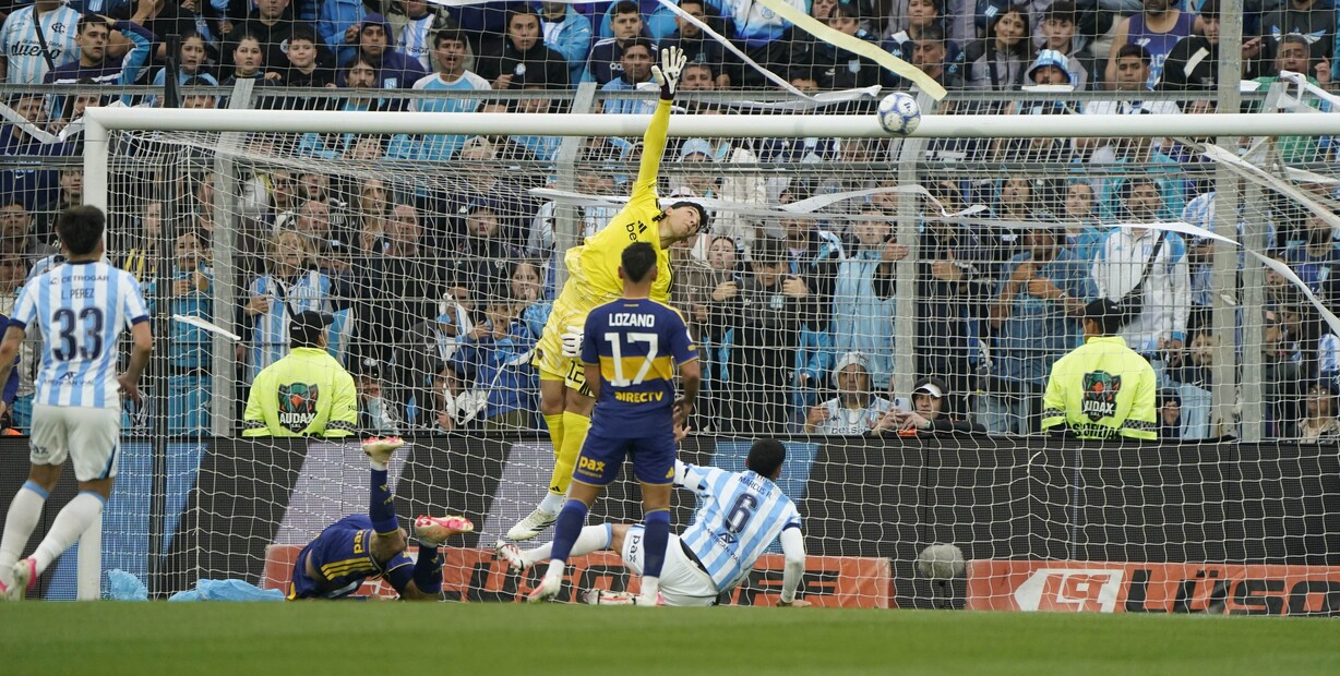Lodico convirtió un gol olímpico ante Boca en la Copa Argentina, replicando la historia que Brey sufrió en Arroyito el año pasado