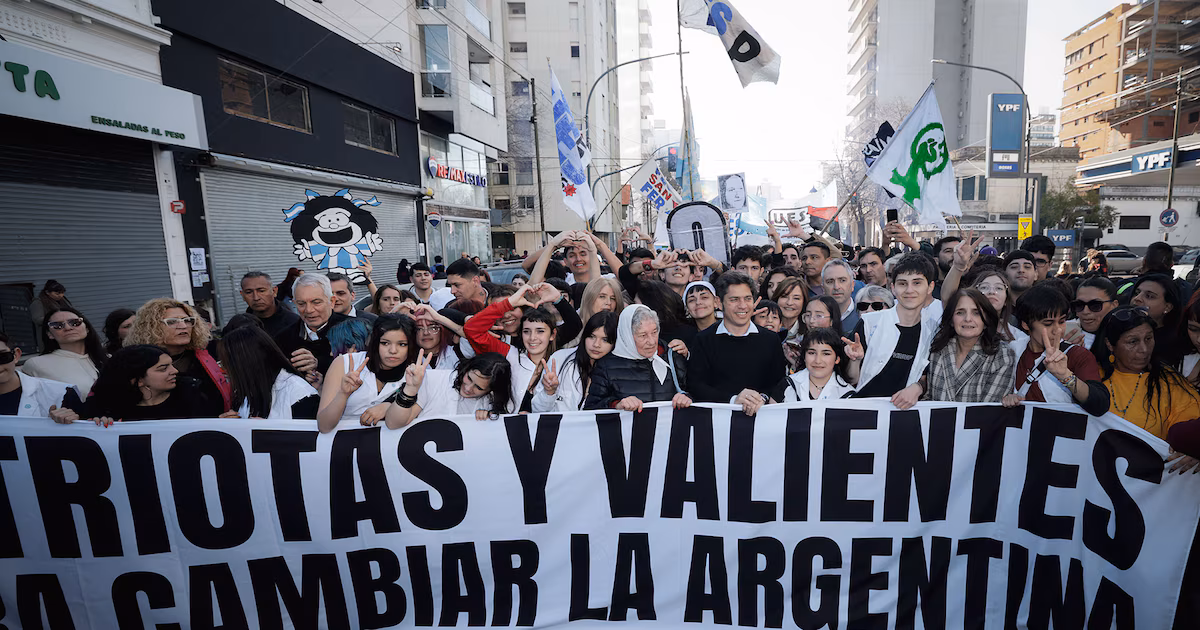 Kicillof y el kirchnerismo marcharon en La Plata por el 50° aniversario de La Noche de los Lápices, en medio de internas peronistas