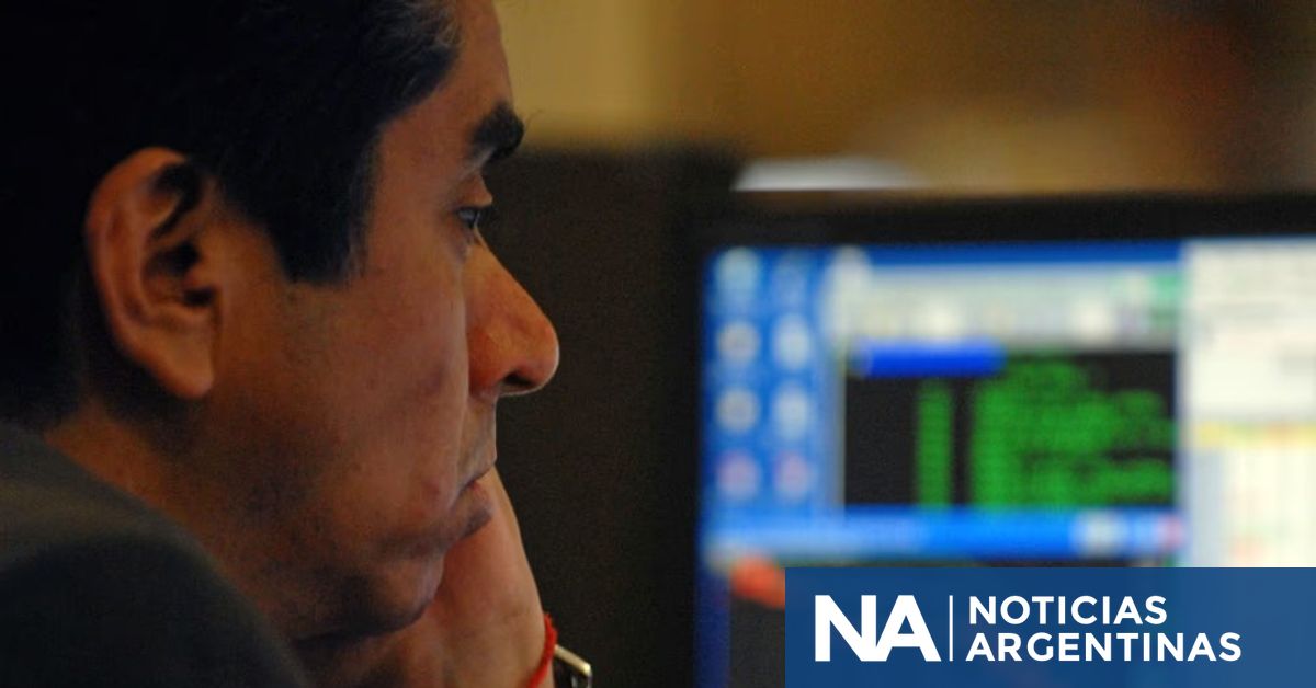 Riesgo país argentino sube por octava jornada y se acerca a los 700 puntos