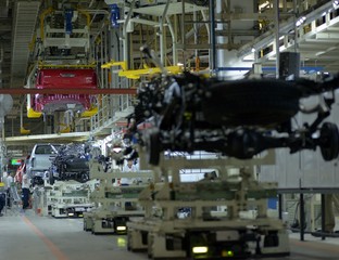 La industria automotriz argentina mantiene la caída, pero con leve mejora en exportaciones