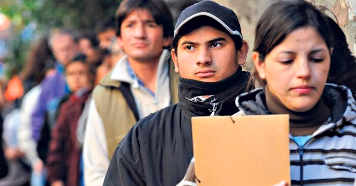 Caída del empleo formal privado y retracción del consumo marcan el tablero económico