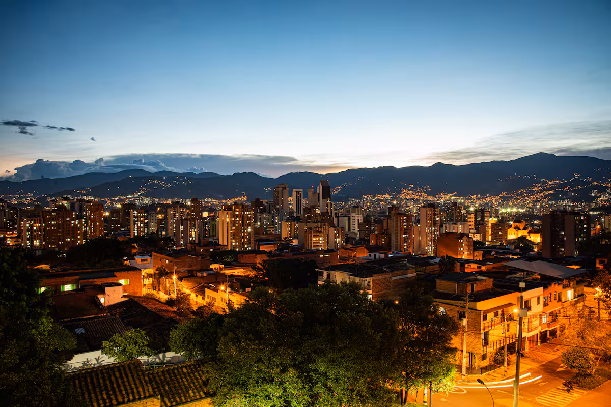 Medellín: de la violencia a un polo de innovación que atrae a argentinos