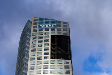 Caso YPF: tras el fallo en NY, quedan dos vías para cobrar hasta US$16.100 millones