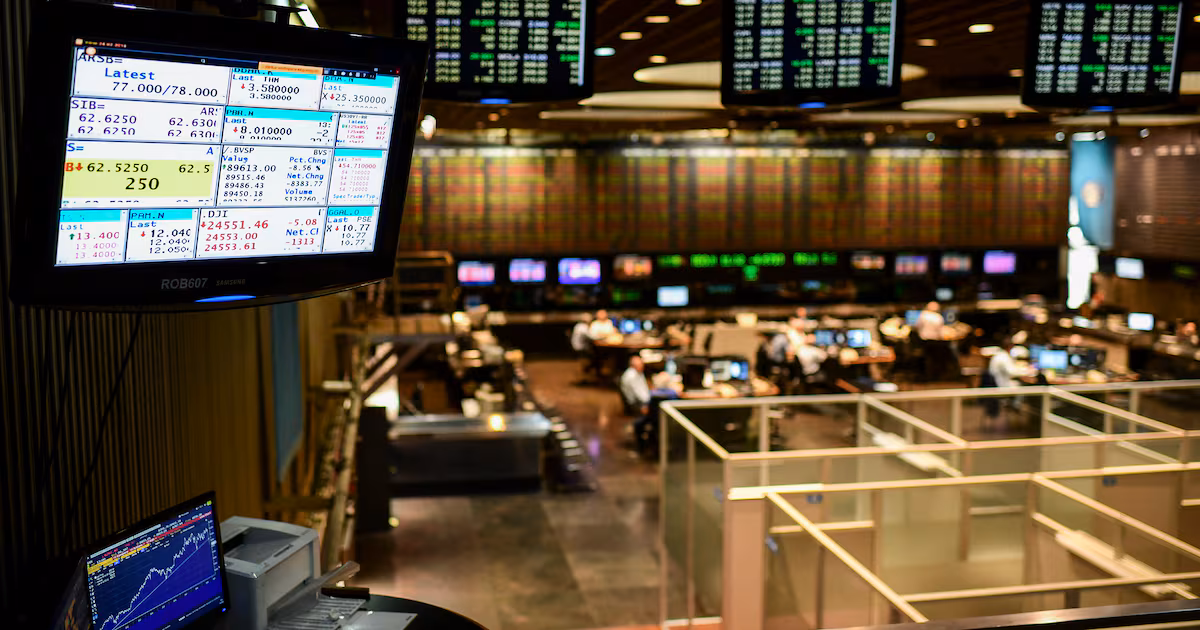 El riesgo país vuelve a trepar por encima de 700 puntos y el mercado observa con cautela el plan económico
