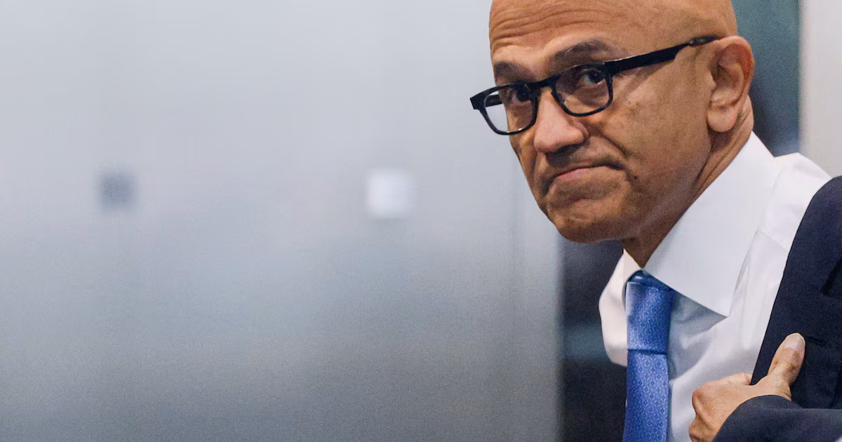 Nadella marca límites para la IA: solo si beneficia a la humanidad y está bajo control humano