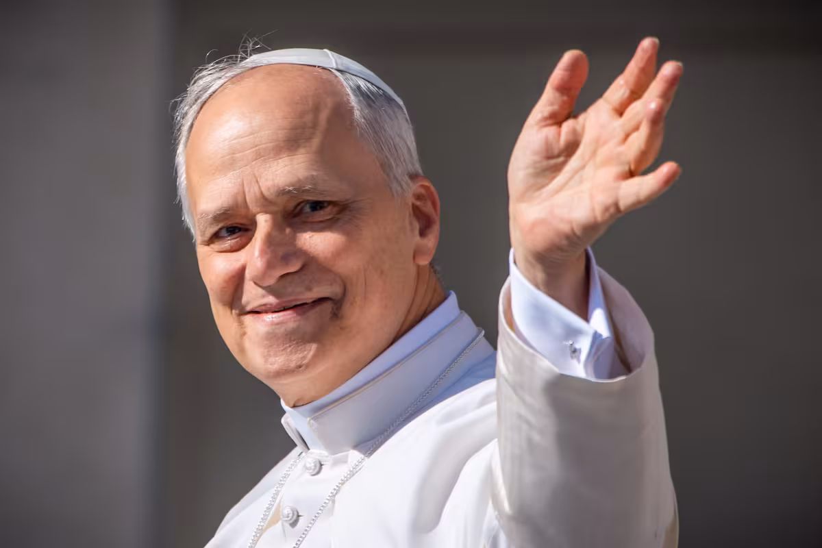 La salud del Papa mantiene en pausa la visita a Argentina, pero la Iglesia y Milei sostienen que los preparativos siguen