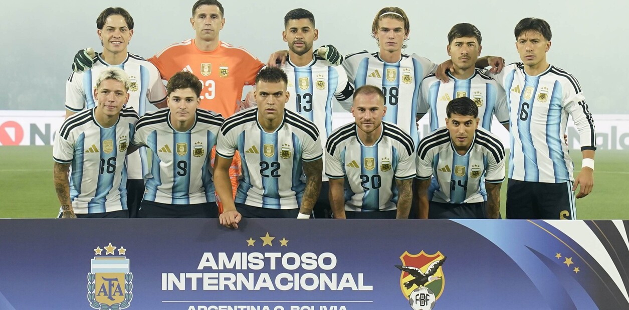 Argentina goleó 4-0 a Bolivia en el estreno pos-Messi; Paz, figura con gol y asistencia