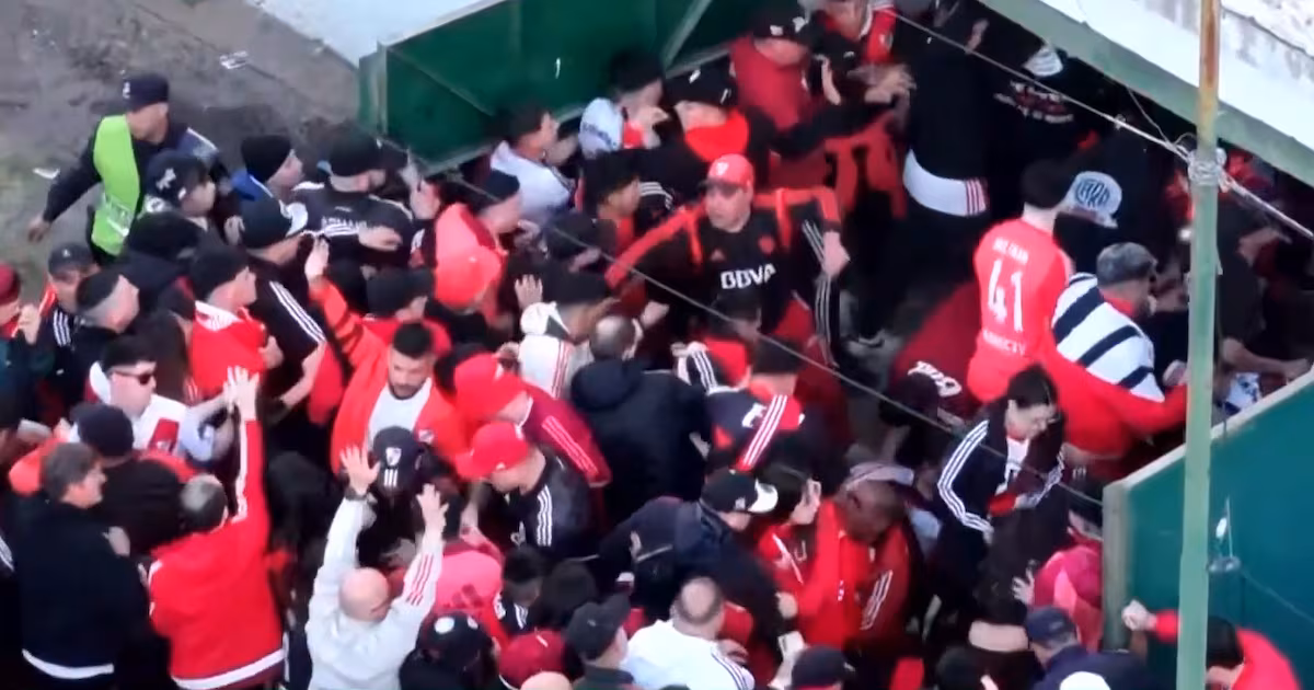 Gas pimienta y disturbios en Junín durante el partido entre River Plate y Sarmiento