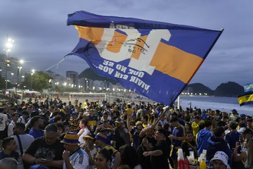 Boca se hace escuchar en Copacabana: banderazo y ritual previo a la semifinal en el Maracaná