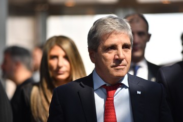 Caputo en Nueva York enfatizó respaldo de EE.UU. y reservas para 2027 ante inversores