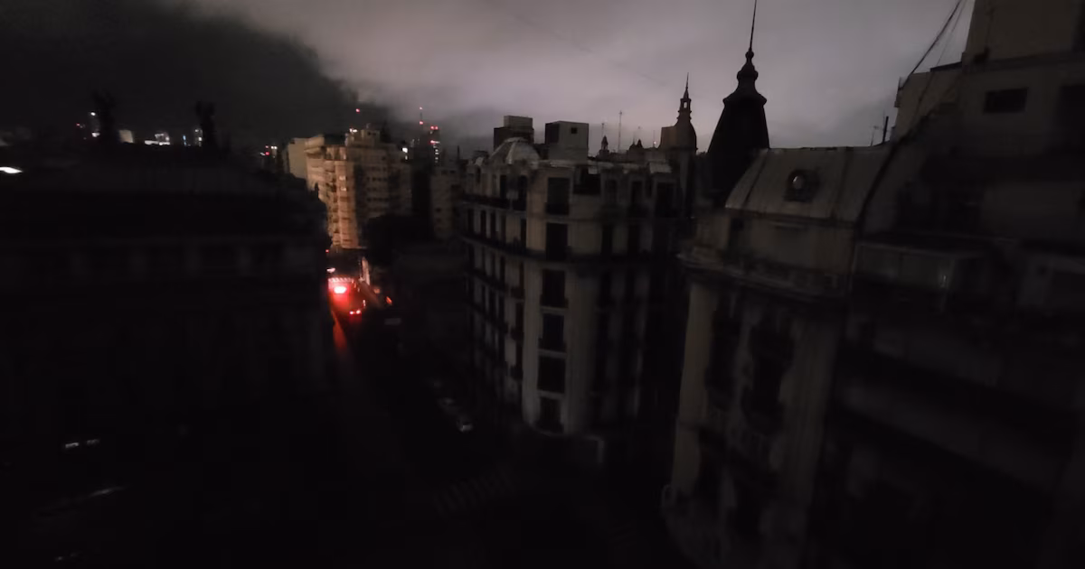 Apagón en el AMBA: falla en interruptor de 220 kV en Malaver dejó sin luz a casi 600 mil usuarios