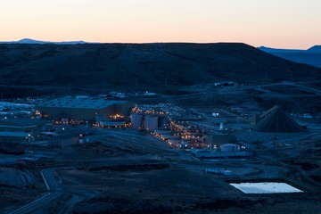 Clausura preventiva de ocho sectores en Cerro Negro genera tensión entre Santa Cruz y Newmont