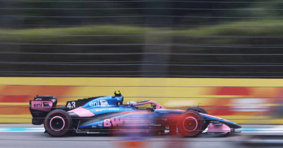 Colapinto partirá 21ª tras penalización de 15 puestos; Verstappen obtiene la pole en Bahréin