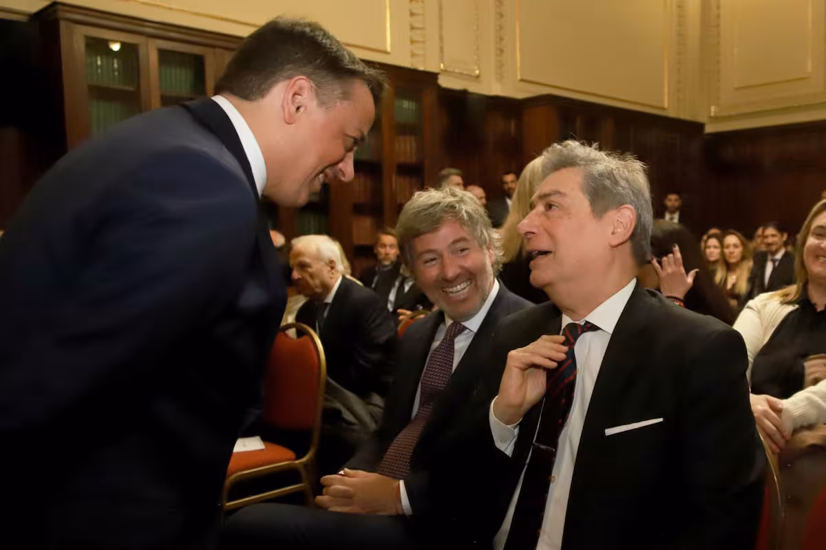 El Gobierno celebra un fallo de la Corte que restablece restricciones a la venta de tierras por extranjeros y frena el impulso opositor en el Congreso