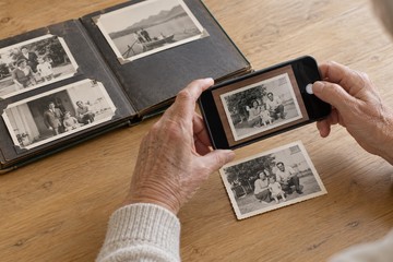 Del álbum a la pantalla: guía práctica para digitalizar y conservar fotos antiguas