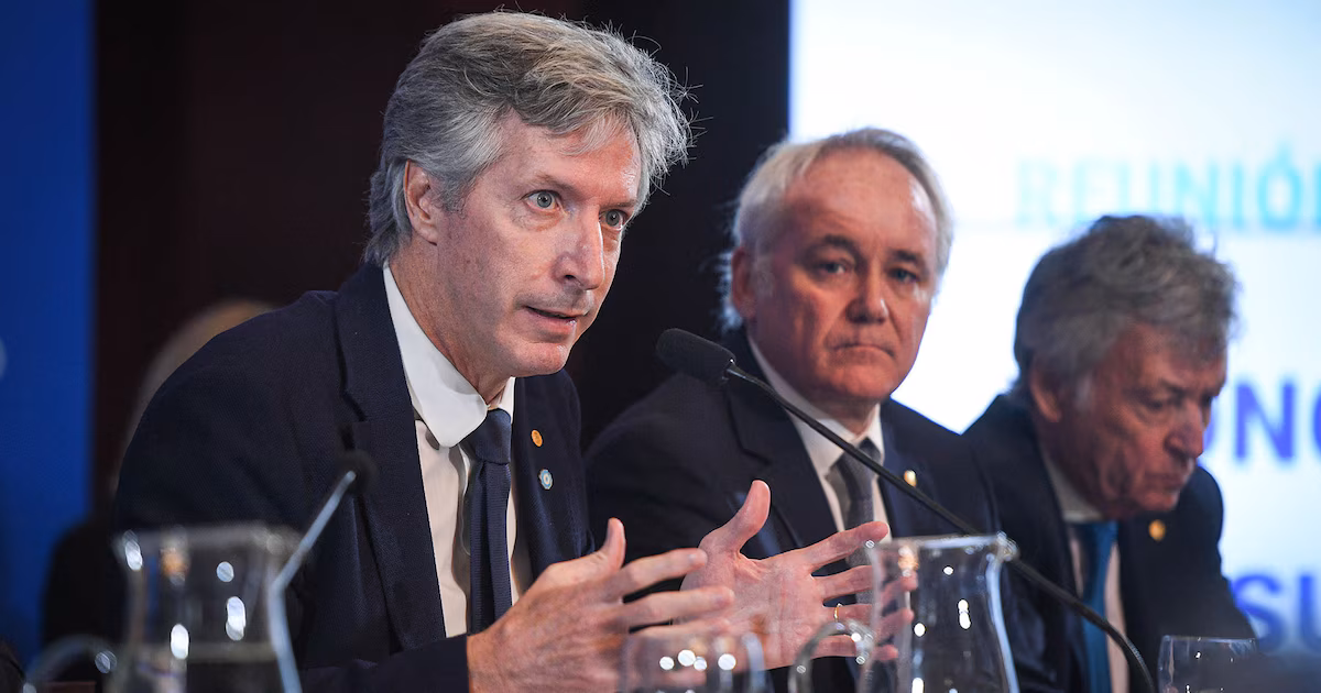 El BCRA estima que aún restan más de USD 4.400 millones en deuda de empresas y subnacionales sin liquidar